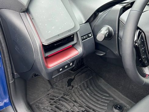 Used 2025 Toyota Prius XSE image 11