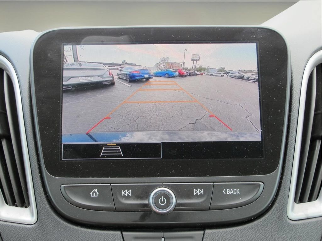 Used 2025 Chevrolet Malibu LT FWD image 18