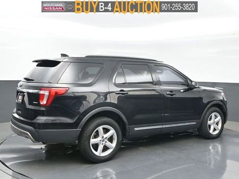 Used 2017 Ford Explorer XLT w/ Equipment Group 201A AWD/4WD image 6