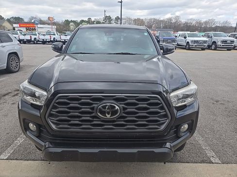 Used 2020 Toyota Tacoma TRD Off-Road image 2