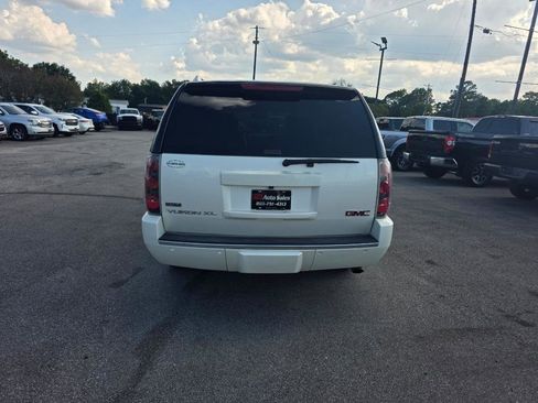 Used 2012 GMC Yukon XL Denali RWD image 3