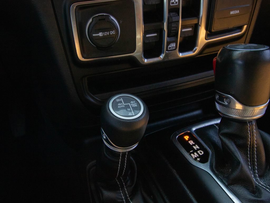 Used 2023 Jeep Wrangler Unlimited Sahara AWD/4WD image 28
