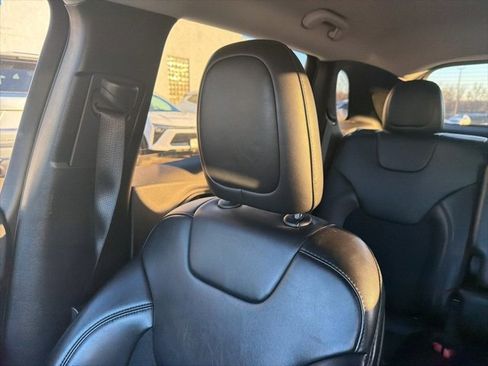 Used 2019 Jeep Cherokee Latitude Plus image 47