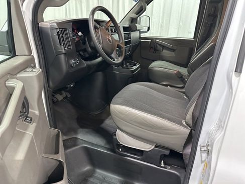 Used 2023 GMC Savana 2500 w/ Driver Convenience Package image 8