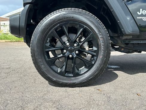 Used 2018 Jeep Wrangler Unlimited Sport image 12