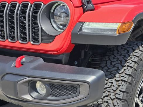 Used 2025 Jeep Wrangler Unlimited Rubicon w/ Convenience Group AWD/4WD image 5