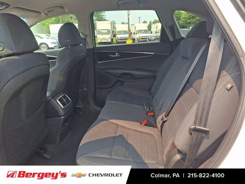 Used 2019 Kia Sorento FWD image 12