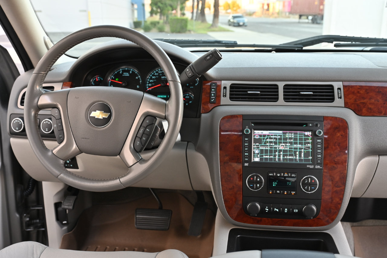 Used 2013 Chevrolet Silverado 2500 LTZ w/ LTZ Plus Package AWD/4WD image 17