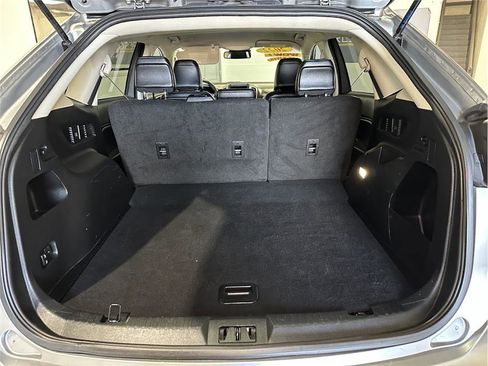 Used 2022 Ford Edge SEL image 25
