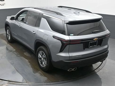 Used 2025 Chevrolet Traverse LT image 41