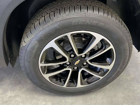 Used 2025 Chevrolet TrailBlazer LT AWD/4WD image 9