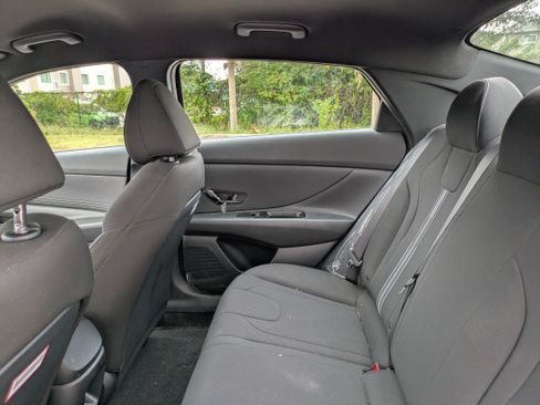 Used 2025 Hyundai Elantra Sport image 13