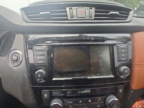 Used 2018 Nissan Rogue SL w/ Premium Package FWD image 16