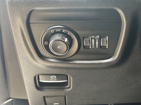 Used 2023 Jeep Grand Cherokee L Limited image 24