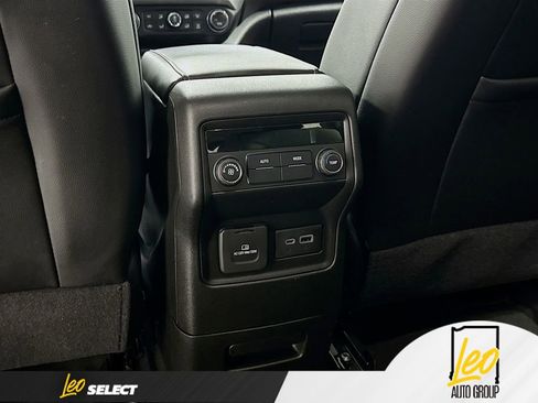 Used 2023 GMC Acadia SLT FWD image 27