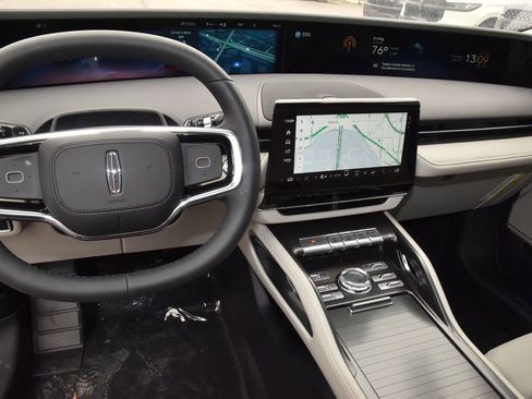 New 2026 Lincoln Nautilus Premier image 32