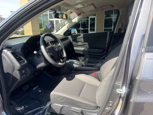 Used 2022 Honda HR-V LX image 8