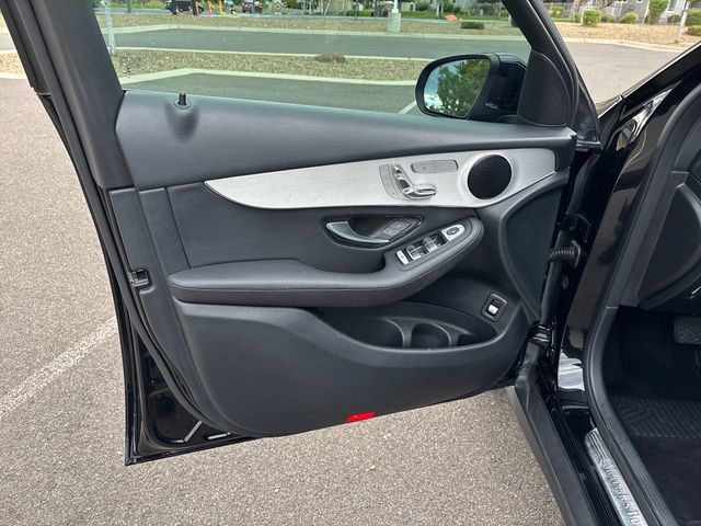 Used 2020 Mercedes-Benz GLC 300 image 11