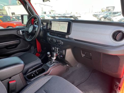 Used 2024 Jeep Gladiator Sport AWD/4WD image 14