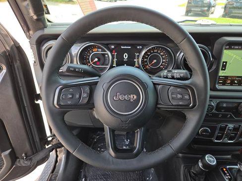 Used 2023 Jeep Wrangler Unlimited Sport AWD/4WD image 33