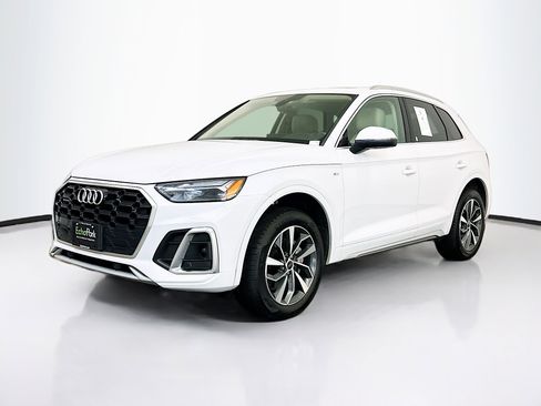 Used 2023 Audi Q5 2.0T Premium w/ Convenience Package image 3