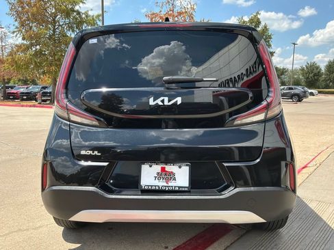Used 2025 Kia Soul FWD image 7
