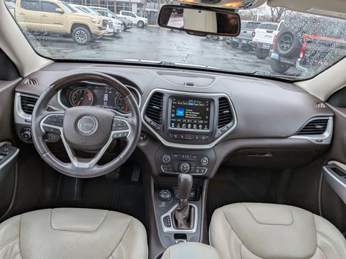 Used 2018 Jeep Cherokee Overland w/ Technology Group image 13