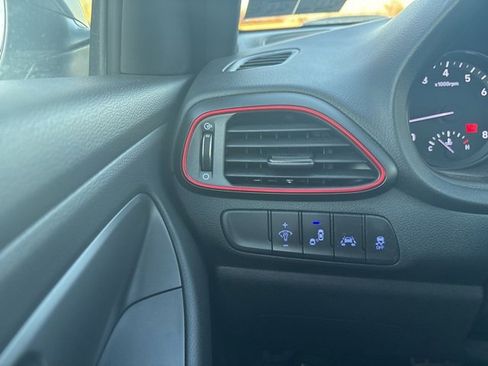 Used 2018 Hyundai Elantra GT Sport w/ Sport Tech Package 04 image 9