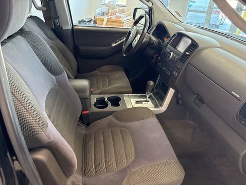 Used 2010 Nissan Pathfinder SE image 23