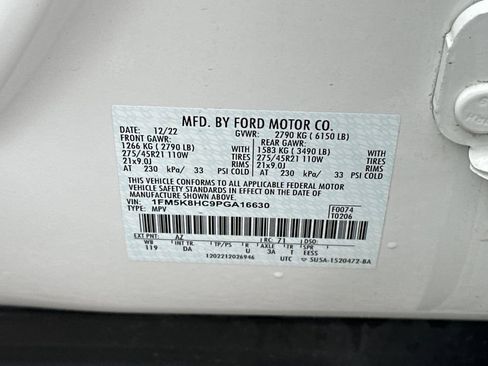 Certified 2023 Ford Explorer Platinum w/ Technology Package AWD/4WD image 31