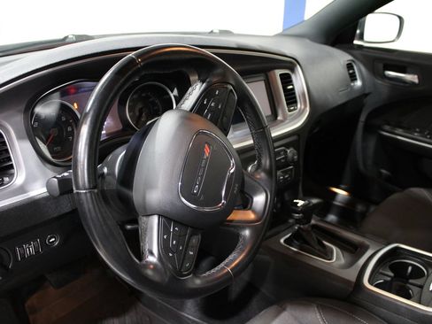 Used 2022 Dodge Charger SXT RWD image 16