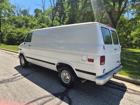 Used 1995 Chevrolet G20 RWD image 2