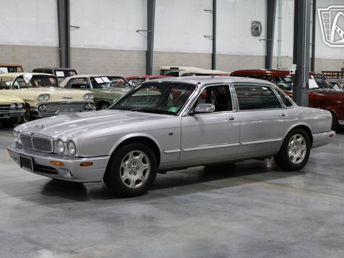Used 2002 Jaguar XJ8 L Vanden Plas image 12