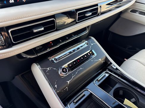 Certified 2025 Lincoln Aviator Black Label AWD/4WD image 22