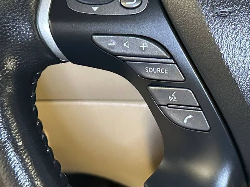 Used 2020 Nissan Pathfinder Platinum FWD image 26