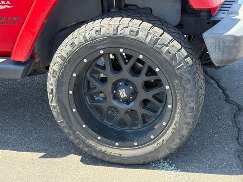 Used 2014 Jeep Wrangler Unlimited Sahara w/ Connectivity Group AWD/4WD image 5
