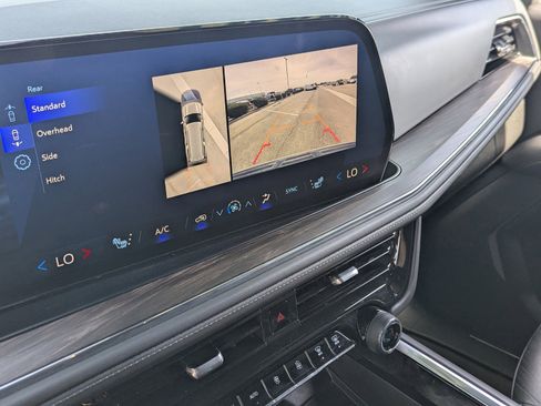 Certified 2025 Chevrolet Suburban Z71 image 29