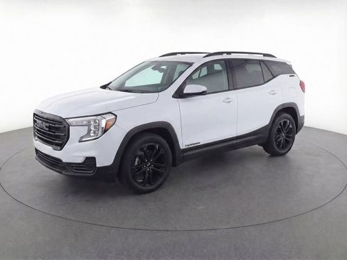 Used 2022 GMC Terrain SLE w/ Driver Convenience Package FWD image 3