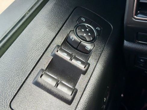 Used 2019 Ford F150 Lariat w/ Equipment Group 502A Luxury AWD/4WD image 30