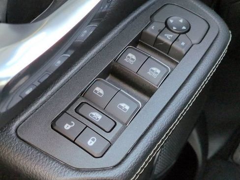 Used 2025 RAM 1500 Laramie AWD/4WD image 23