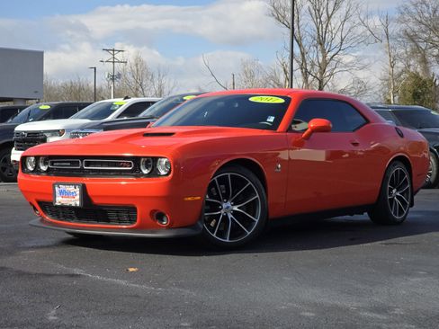 Used 2017 Dodge Challenger R/T Scat Pack w/ Leather Interior Group image 2