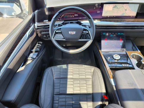 Certified 2026 Cadillac Escalade Platinum Sport w/ LPO, Floor Liner Package AWD/4WD image 11