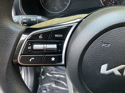 Used 2024 Kia Forte LXS FWD image 29