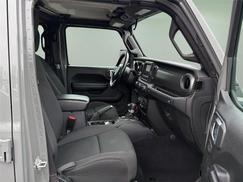 Used 2021 Jeep Gladiator Sport image 16