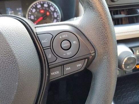 Used 2019 Toyota RAV4 XLE w/ Convenience Package FWD image 21