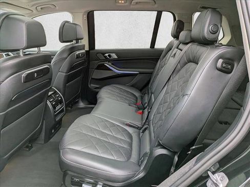 Used 2024 BMW X7 xDrive40i image 25