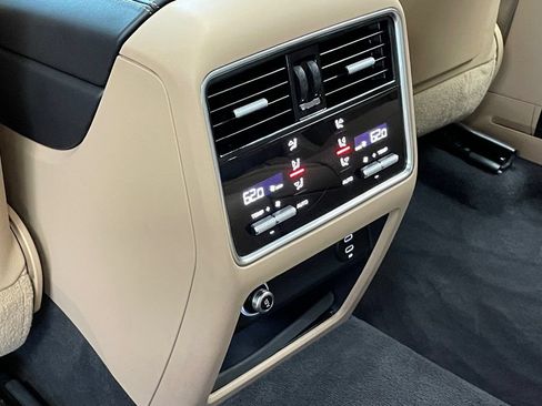 Used 2023 Porsche Cayenne w/ Premium Package AWD/4WD image 19