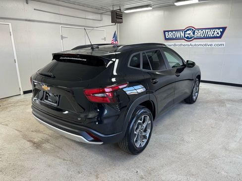 Used 2025 Chevrolet Trax LT w/ LT Convenience Package FWD image 8