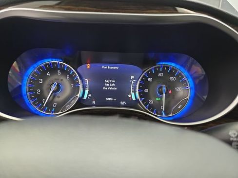 Used 2024 Chrysler Pacifica Limited image 28