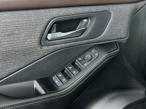 Used 2022 Nissan Rogue SV FWD image 15
